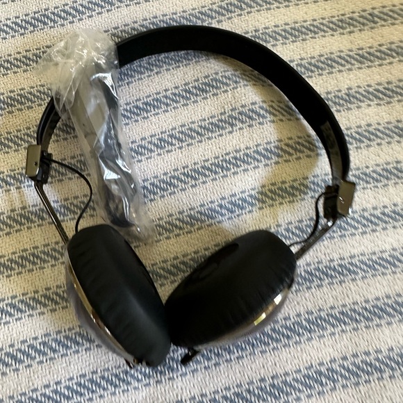 Skullcandy special edition CrossFit Barbells for Boobs headphones over ear - Picture 6 of 6